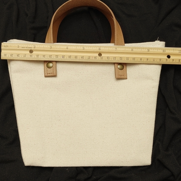 Handmade canvas tote with floral lining and veg tanned leather handles - Picture 4 of 6